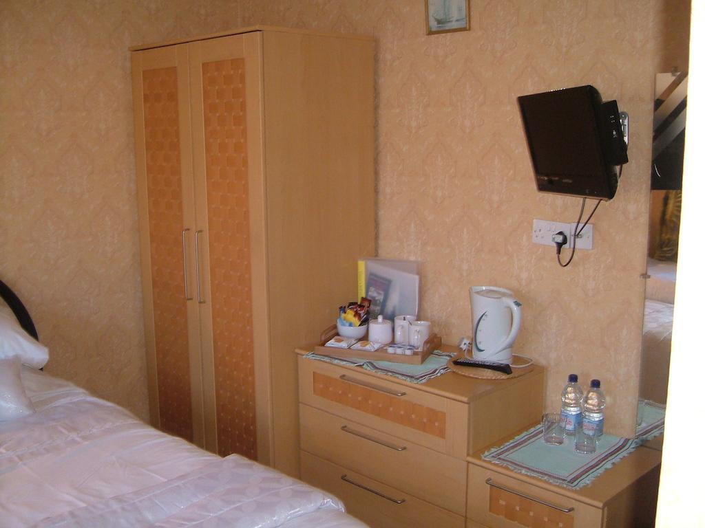 Tremains Guest House Bridgend  Room photo